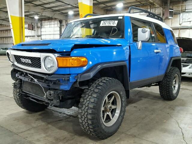 JTEBU11F670042328 - 2007 TOYOTA FJ CRUISER BLUE photo 2