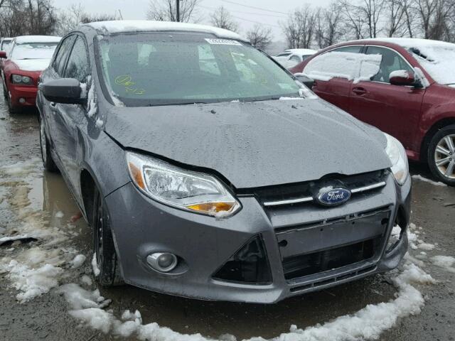 1FAHP3K29CL110889 - 2012 FORD FOCUS SE GRAY photo 1