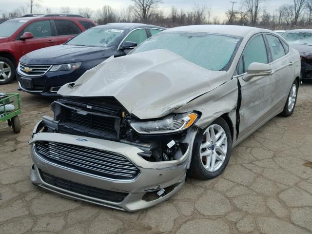 3FA6P0H7XFR111824 - 2015 FORD FUSION SE GOLD photo 2