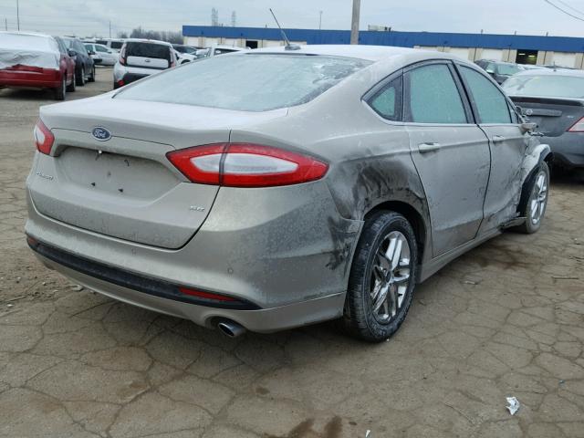 3FA6P0H7XFR111824 - 2015 FORD FUSION SE GOLD photo 4