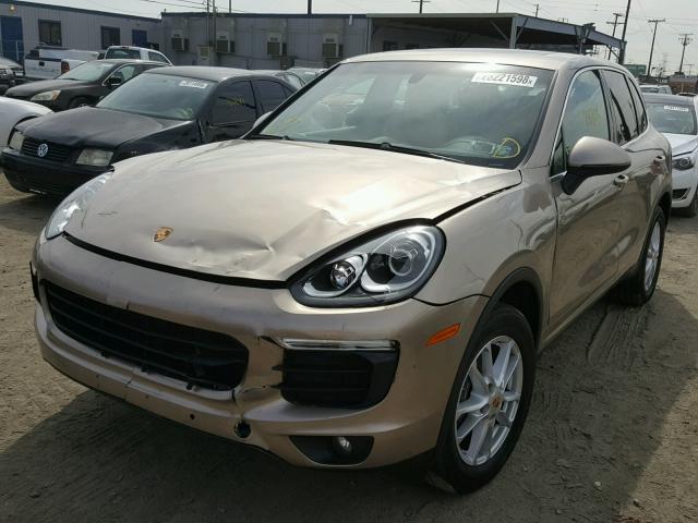 WP1AA2A2XGLA08076 - 2016 PORSCHE CAYENNE GOLD photo 2