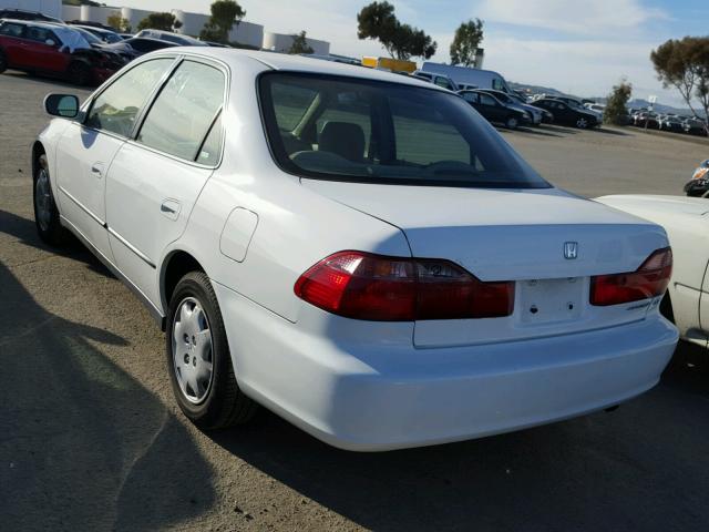 JHMCG6655YC002298 - 2000 HONDA ACCORD LX WHITE photo 3