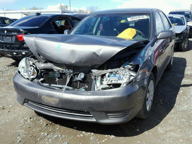 4T1BE32K05U992436 - 2005 TOYOTA CAMRY LE GRAY photo 2