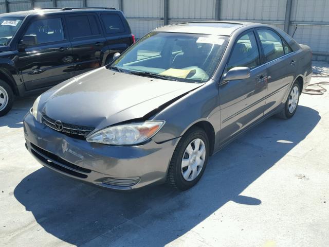 4T1BE32K63U670462 - 2003 TOYOTA CAMRY LE BROWN photo 2