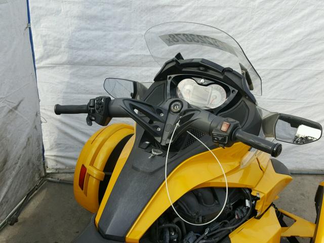 2BXNCBC14DV000714 - 2013 CAN-AM SPYDER ROA YELLOW photo 5