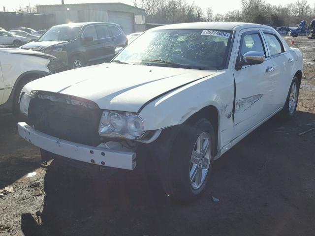 2C3KK63H36H351016 - 2006 CHRYSLER 300C WHITE photo 2