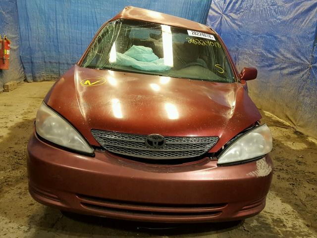 4T1BE32K12U005371 - 2002 TOYOTA CAMRY LE RED photo 9