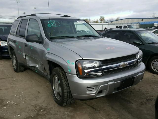 1GNDT13S572284629 - 2007 CHEVROLET TRAILBLAZE SILVER photo 1