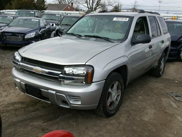 1GNDT13S572284629 - 2007 CHEVROLET TRAILBLAZE SILVER photo 2