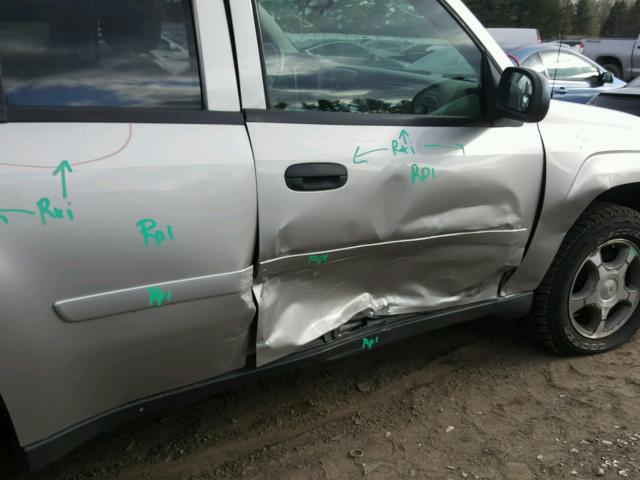 1GNDT13S572284629 - 2007 CHEVROLET TRAILBLAZE SILVER photo 9