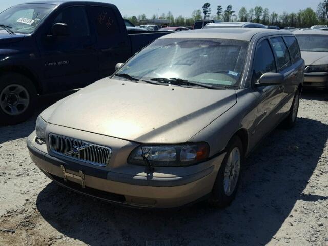 YV1SW61T242397234 - 2004 VOLVO V70 BEIGE photo 2