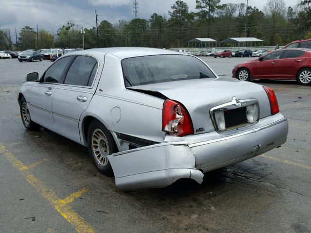 1LNHM83W61Y703672 - 2001 LINCOLN TOWN CAR C SILVER photo 3