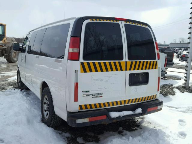 1GNSHBF40B1139251 - 2011 CHEVROLET EXPRESS G1 WHITE photo 3