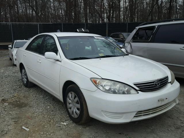 4T1BE30K05U622980 - 2005 TOYOTA CAMRY LE WHITE photo 1