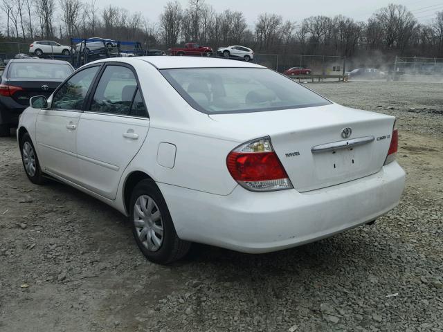 4T1BE30K05U622980 - 2005 TOYOTA CAMRY LE WHITE photo 3