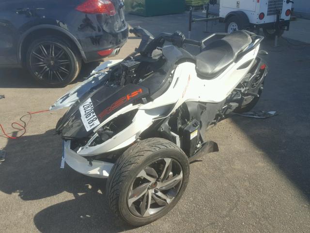 2BXNABC15EV000065 - 2014 CAN-AM SPYDER ROA WHITE photo 2