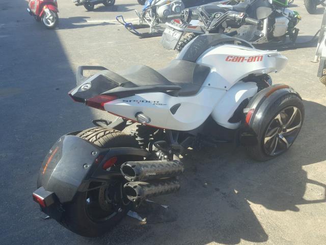 2BXNABC15EV000065 - 2014 CAN-AM SPYDER ROA WHITE photo 4