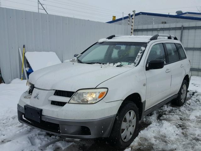 JA4LZ31FX6U044235 - 2006 MITSUBISHI OUTLANDER WHITE photo 2