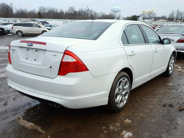 3FAHP0HA8AR372821 - 2010 FORD FUSION SE WHITE photo 4