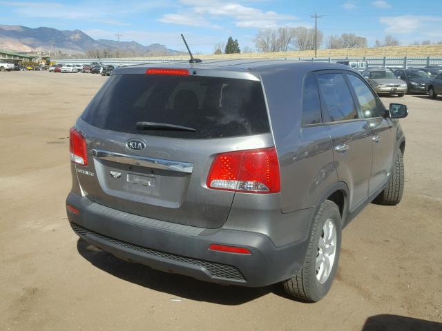 5XYKTCA68CG256535 - 2012 KIA SORENTO BA GRAY photo 4