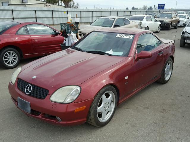 WDBKK47F5YF162928 - 2000 MERCEDES-BENZ SLK 230 KO MAROON photo 2