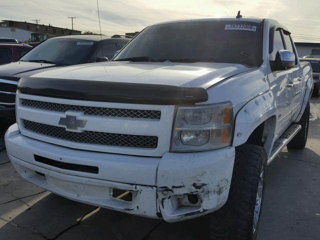 3GCPKTE36BG200764 - 2011 CHEVROLET SILVERADO WHITE photo 2