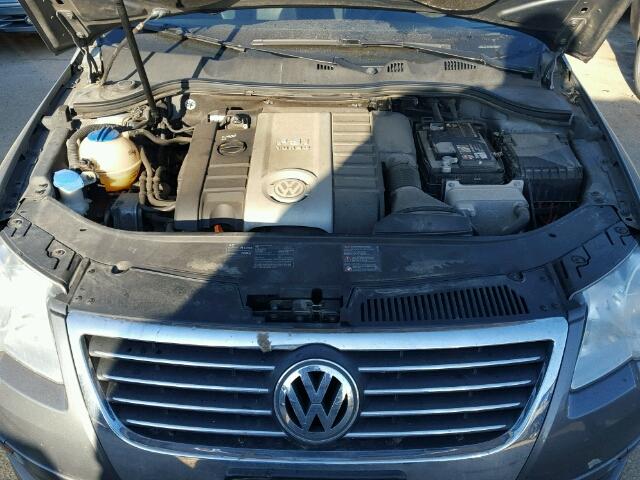 WVWAK73C38E078025 - 2008 VOLKSWAGEN PASSAT KOM GRAY photo 7