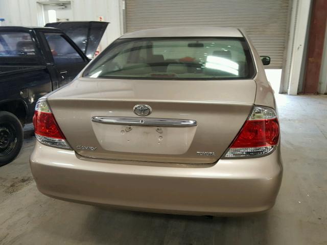 JTDBE32K253027149 - 2005 TOYOTA CAMRY LE TAN photo 9