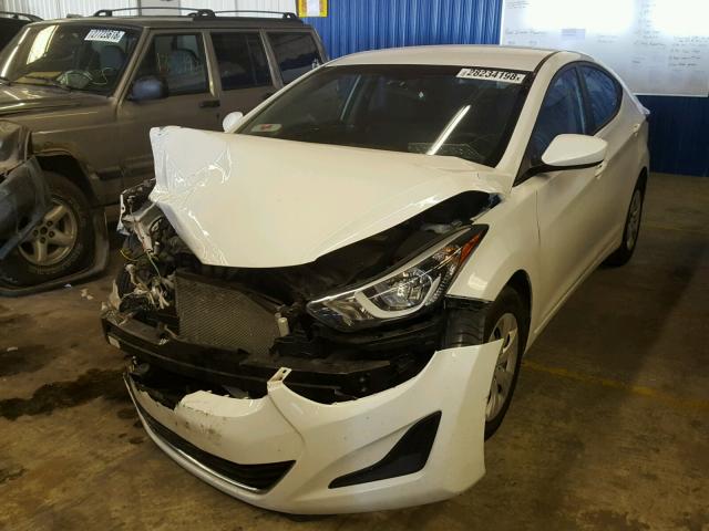 5NPDH4AE5GH787178 - 2016 HYUNDAI ELANTRA SE WHITE photo 2