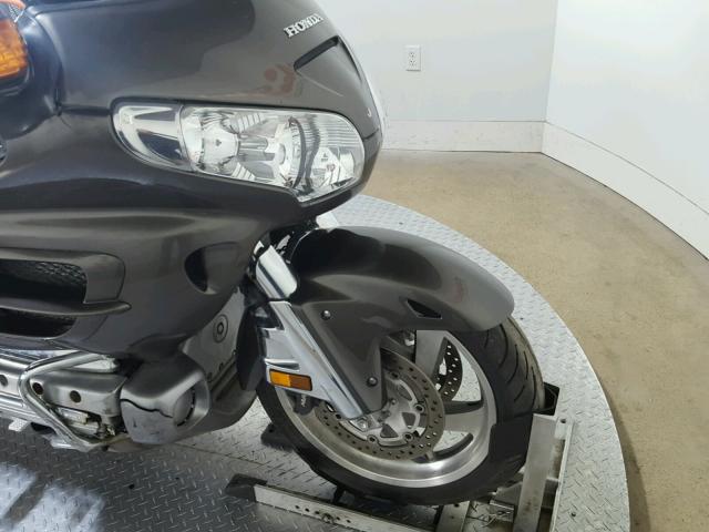 1HFSC47H2AA907157 - 2010 HONDA GL1800 GRAY photo 17