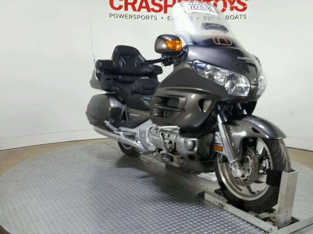 1HFSC47H2AA907157 - 2010 HONDA GL1800 GRAY photo 2