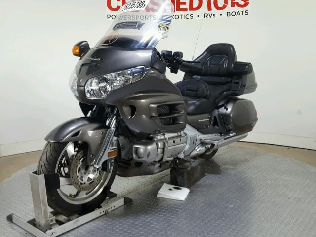 1HFSC47H2AA907157 - 2010 HONDA GL1800 GRAY photo 4