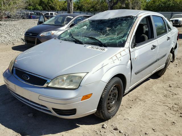 1FAFP34N87W271026 - 2007 FORD FOCUS ZX4 SILVER photo 2