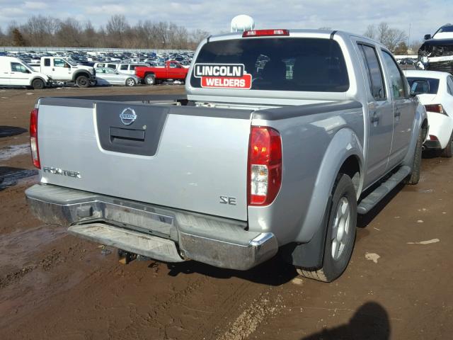 1N6AD07W35C400477 - 2005 NISSAN FRONTIER C SILVER photo 4