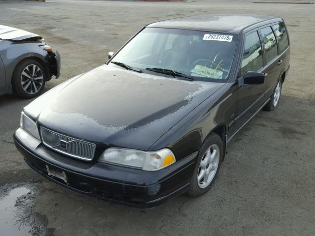 YV1LW554XW2382582 - 1998 VOLVO V70 BLACK photo 2