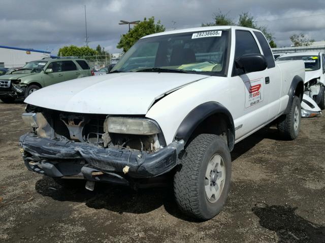 1GCCT19W8W8254681 - 1998 CHEVROLET S TRUCK S1 WHITE photo 2