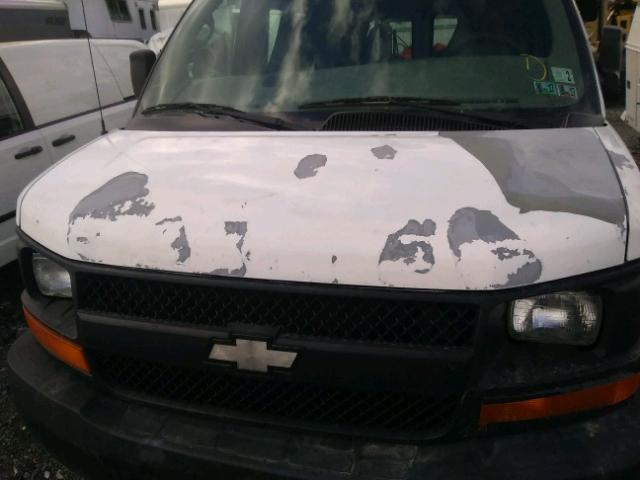 1GCEG15X161109020 - 2006 CHEVROLET EXPRESS G1 WHITE photo 9