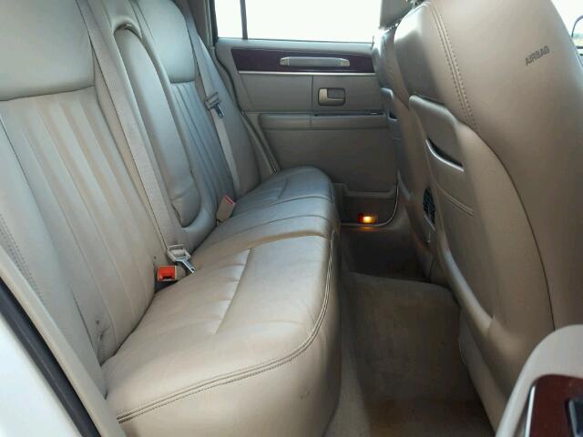 1LNHM82W93Y639597 - 2003 LINCOLN TOWN CAR WHITE photo 6