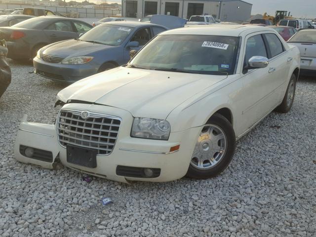 2C3KA53G96H139225 - 2006 CHRYSLER 300 TOURIN CREAM photo 2