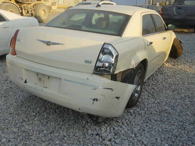 2C3KA53G96H139225 - 2006 CHRYSLER 300 TOURIN CREAM photo 4