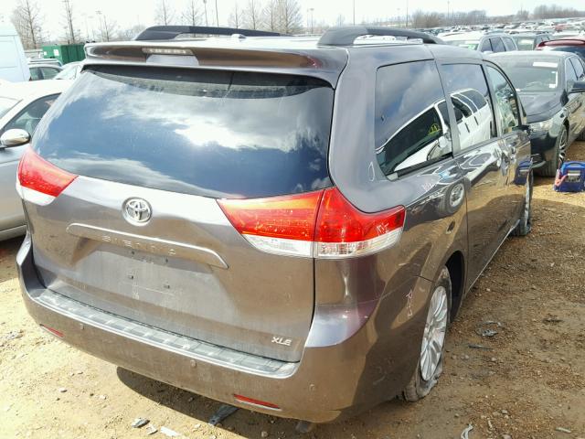 5TDYK3DC5DS330965 - 2013 TOYOTA SIENNA XLE GRAY photo 4