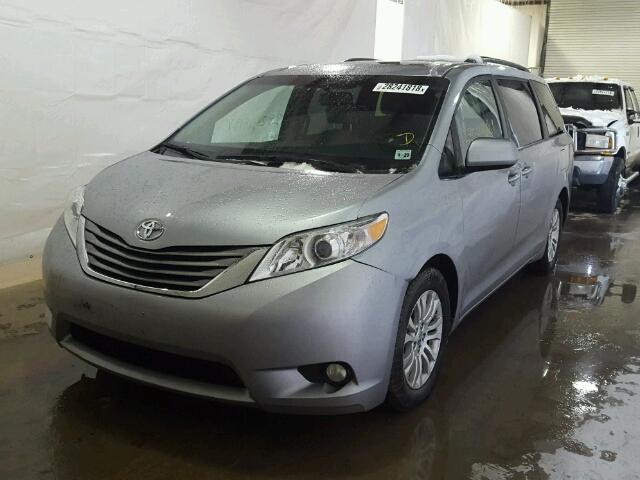 5TDYK3DC3FS635948 - 2015 TOYOTA SIENNA XLE GRAY photo 2