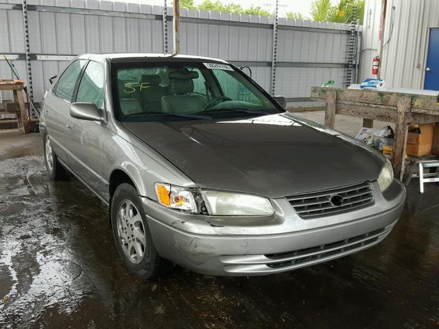 4T1BF28K7XU083725 - 1999 TOYOTA CAMRY LE GRAY photo 1