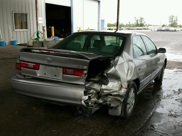 4T1BF28K7XU083725 - 1999 TOYOTA CAMRY LE GRAY photo 4