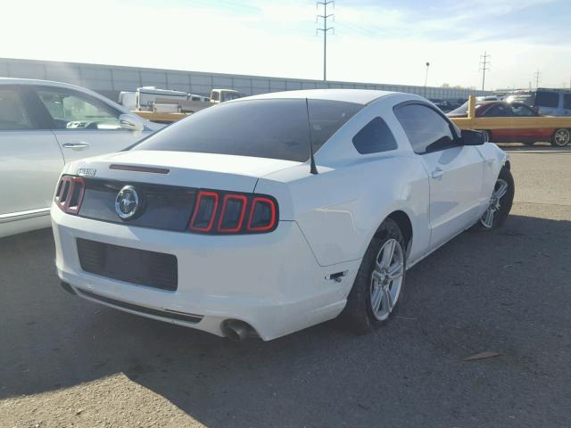 1ZVBP8AM2E5291581 - 2014 FORD MUSTANG WHITE photo 4