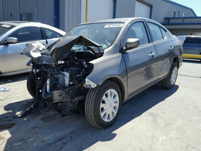 3N1CN7AP9HK420639 - 2017 NISSAN VERSA S GRAY photo 2