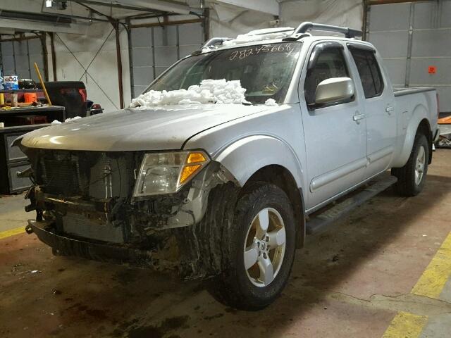 1N6AD09W88C420676 - 2008 NISSAN FRONTIER C SILVER photo 2