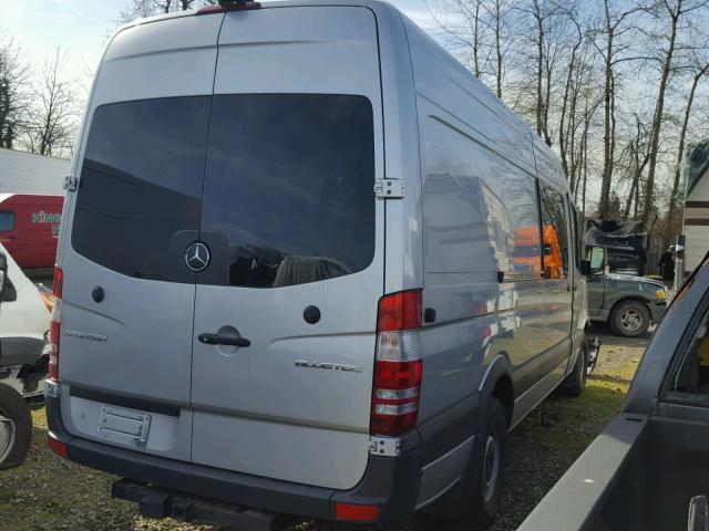 WD4PE8DD1GP207581 - 2016 MERCEDES-BENZ SPRINTER 2 SILVER photo 4