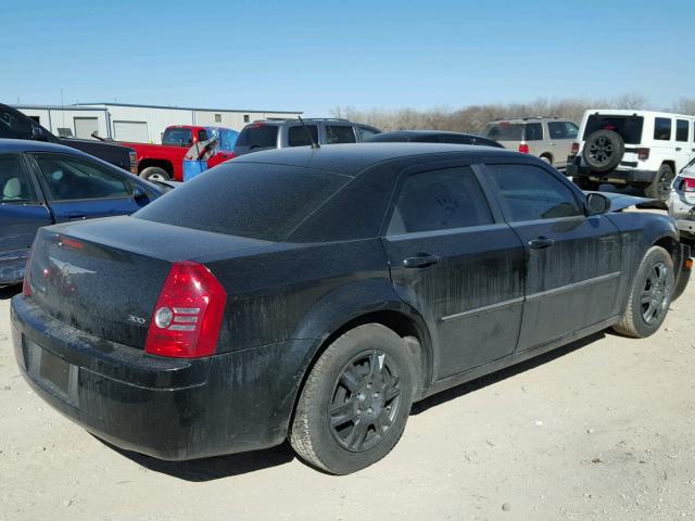 2C3KA43R48H155590 - 2008 CHRYSLER 300 LX BLACK photo 4