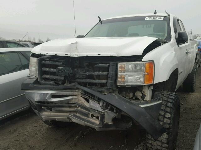 1GTR2TE75CZ261150 - 2012 GMC SIERRA K15 WHITE photo 2